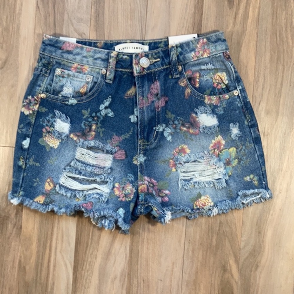 Almost Famous distressed Mom jean short raw hem butterfly floral size 3 - Picture 16 of 17
